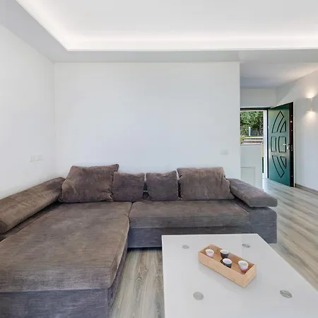 Con Vista Mozzafiato Sul * Бардоліно