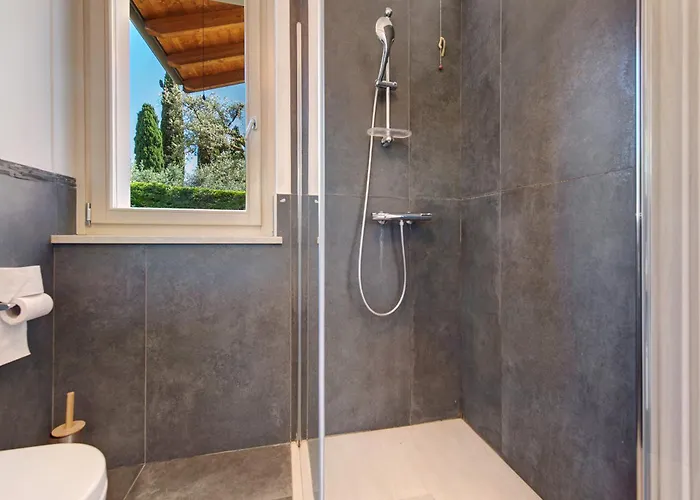 Con Vista Mozzafiato Sul Вілла Бардоліно