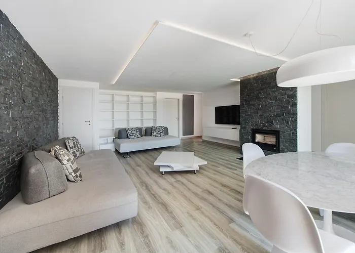 Con Vista Mozzafiato Sul *