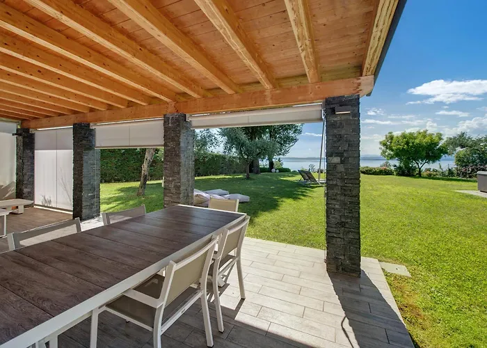 Con Vista Mozzafiato Sul Бардоліно