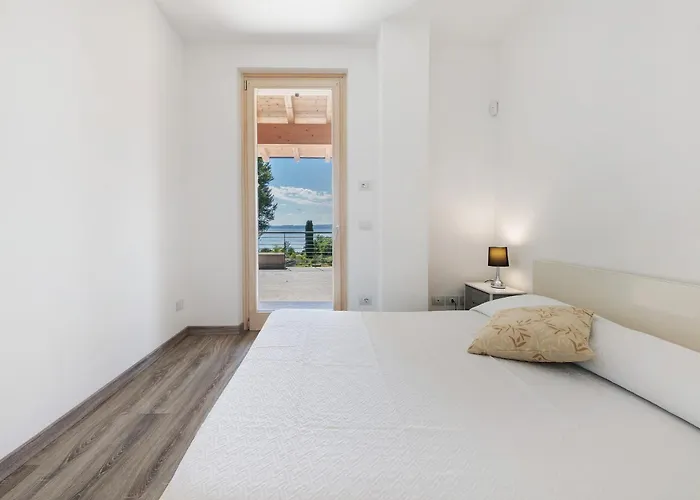 Con Vista Mozzafiato Sul