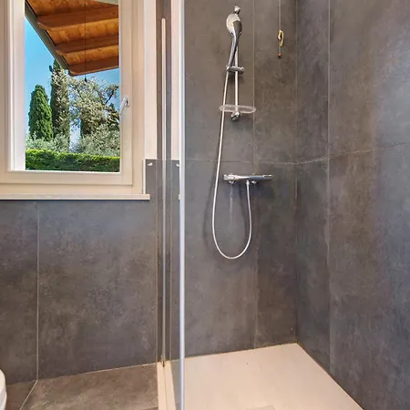 Con Vista Mozzafiato Sul Villa Bardolino