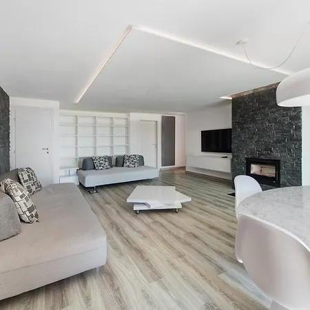 Con Vista Mozzafiato Sul *