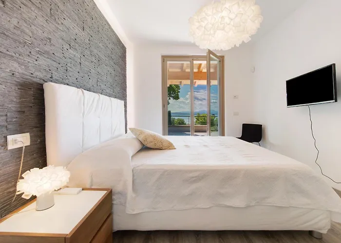 Con Vista Mozzafiato Sul Бардолино