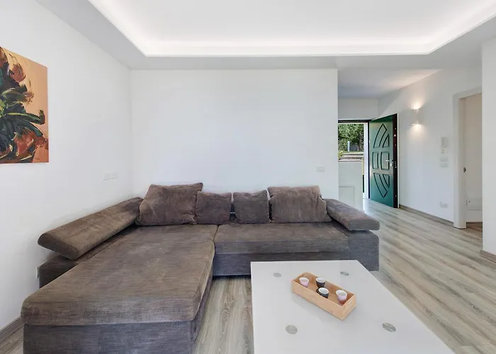 Con Vista Mozzafiato Sul * Бардолино